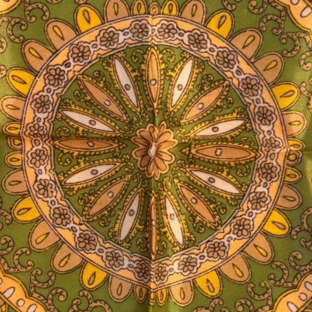 Vintage Ornate Medallion Floral Scarf Womens Green Gold Sophisticated‎ Classic